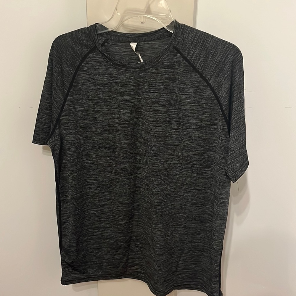 Lululemon Men’s Moisture Wicking shirt